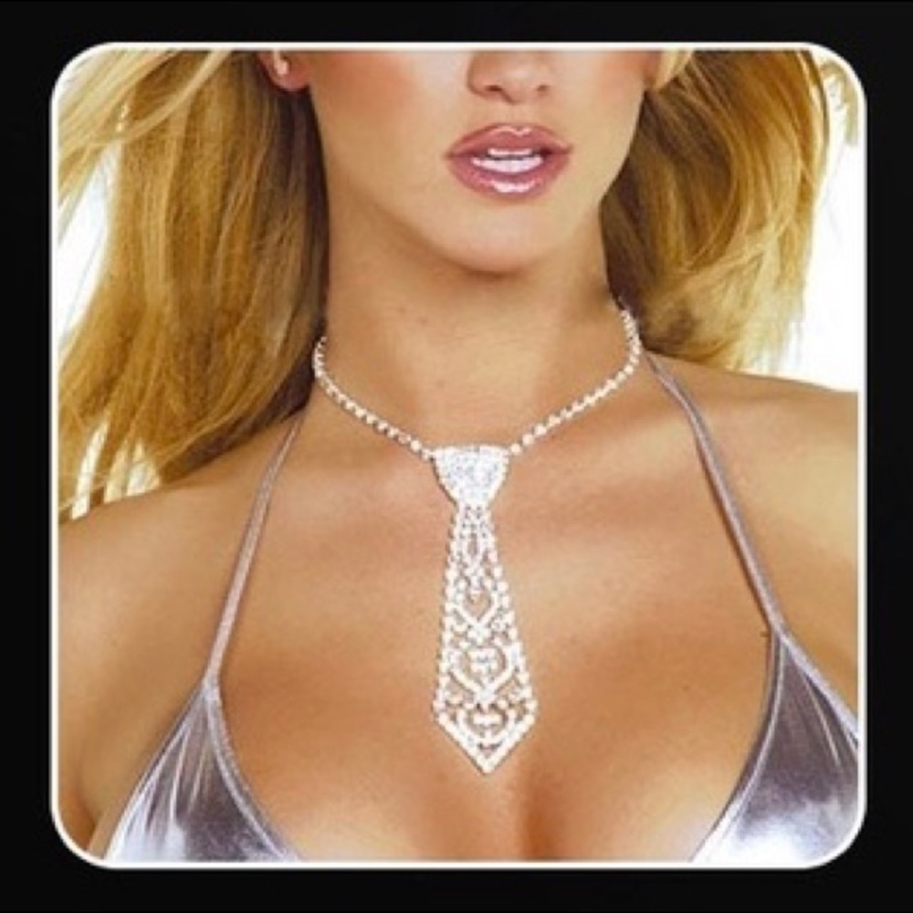 Tie necklace